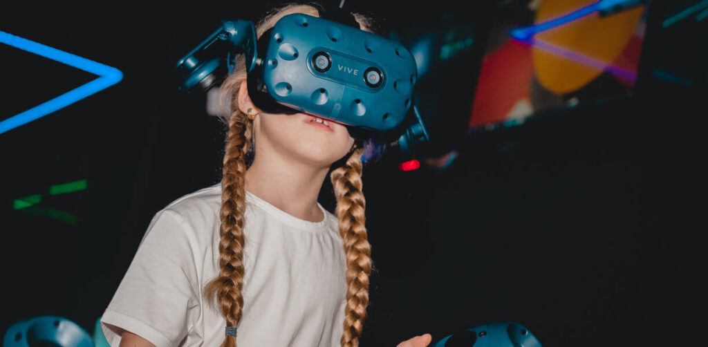 VR training and video for more efficient paper production